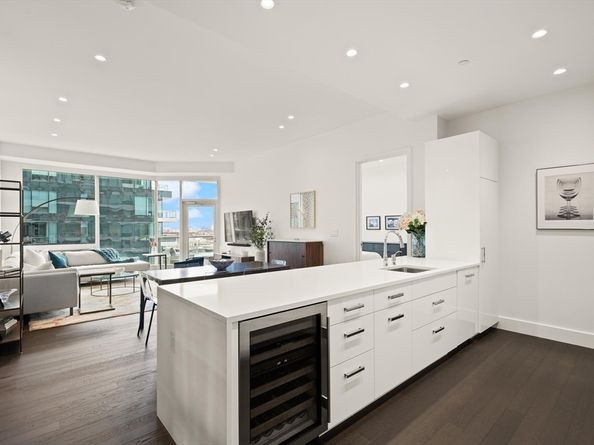 50 Liberty Dr 11L, Boston MA 02210