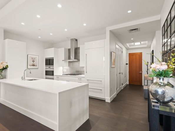 50 Liberty Dr 11L, Boston MA 02210