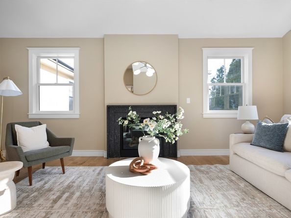 2 Howard Ct, Woburn MA 01801