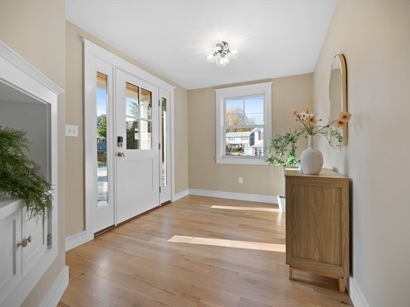 2 Howard Ct, Woburn MA 01801