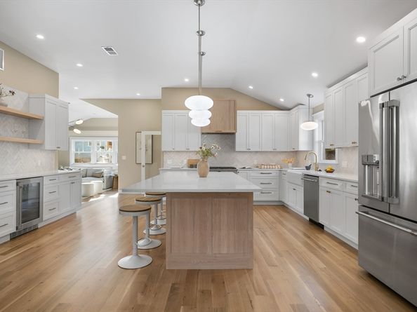 2 Howard Ct, Woburn MA 01801