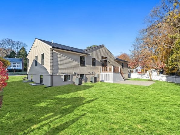 2 Howard Ct, Woburn MA 01801