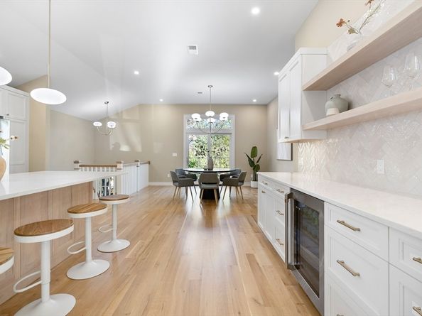 2 Howard Ct, Woburn MA 01801