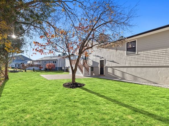 2 Howard Ct, Woburn MA 01801