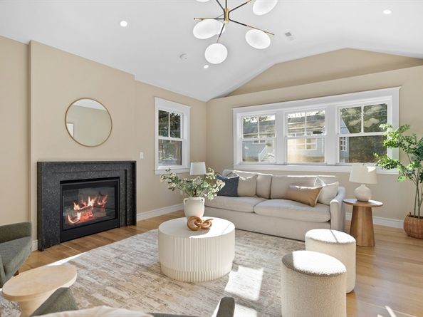 2 Howard Ct, Woburn MA 01801