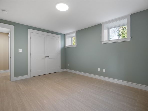 2 Howard Ct, Woburn MA 01801