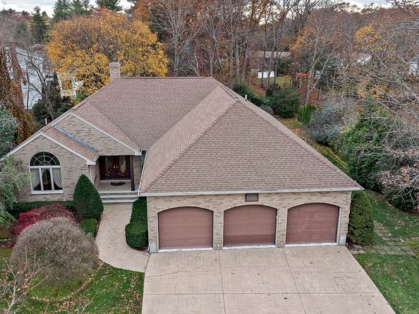 10 Heritage Ln, Saugus MA 01906