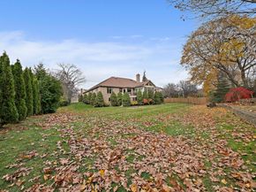 10 Heritage Ln, Saugus MA 01906