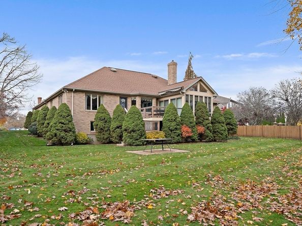 10 Heritage Ln, Saugus MA 01906