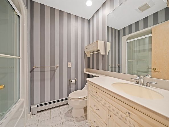 10 Heritage Ln, Saugus MA 01906