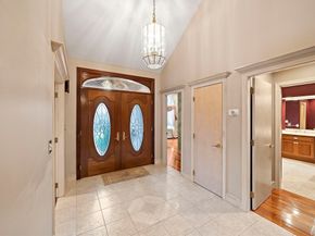 10 Heritage Ln, Saugus MA 01906