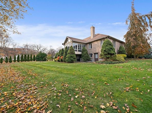 10 Heritage Ln, Saugus MA 01906