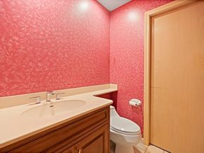 10 Heritage Ln, Saugus MA 01906