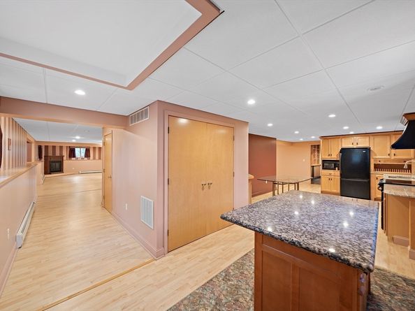 10 Heritage Ln, Saugus MA 01906