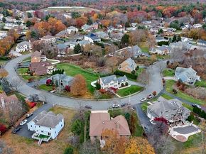 10 Heritage Ln, Saugus MA 01906