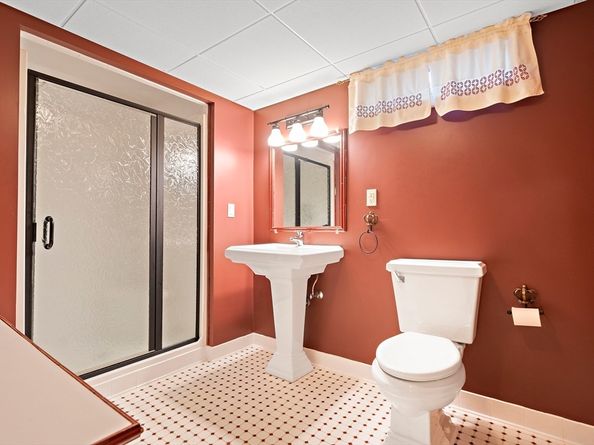 10 Heritage Ln, Saugus MA 01906