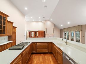 10 Heritage Ln, Saugus MA 01906