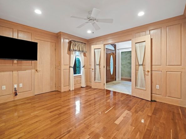 10 Heritage Ln, Saugus MA 01906