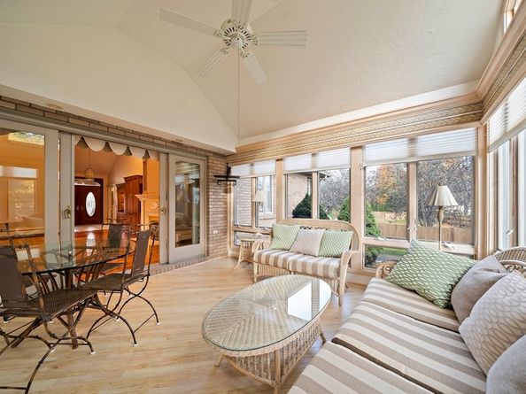 10 Heritage Ln, Saugus MA 01906