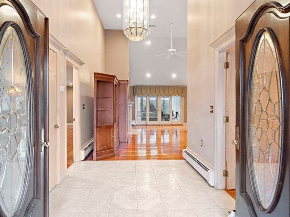 10 Heritage Ln, Saugus MA 01906