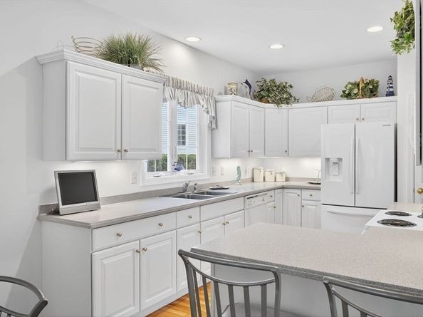 25 Fox Hollow, Plymouth MA 02360