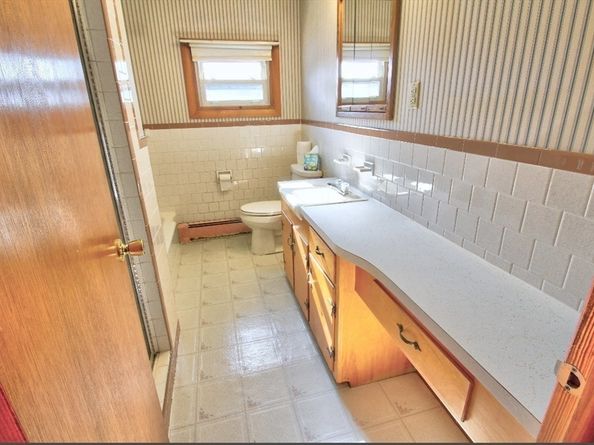 36 Miles St, Fitchburg MA 01420