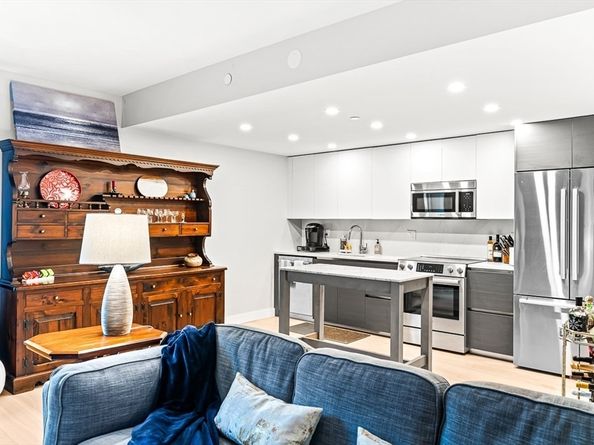 932 Broadway 208, Chelsea MA 02150