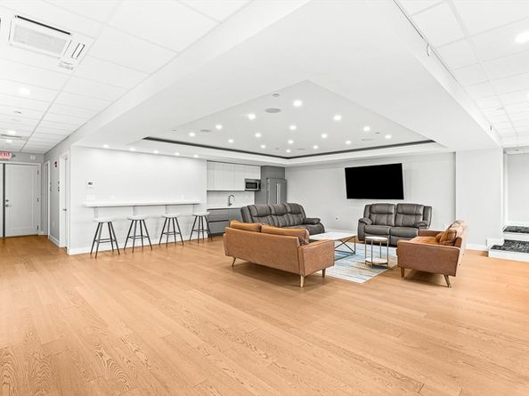 932 Broadway 208, Chelsea MA 02150