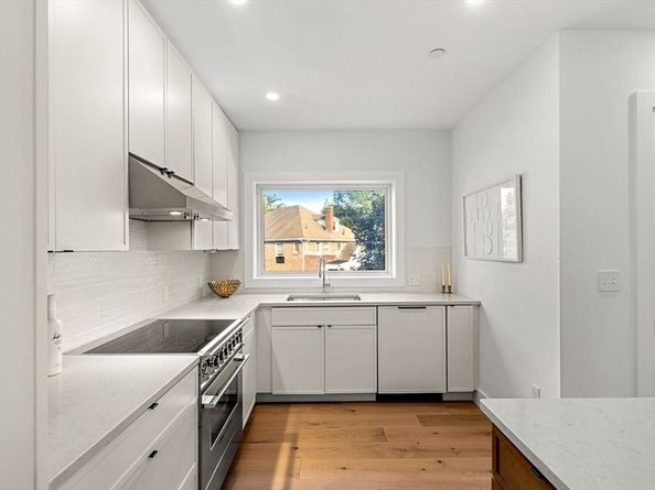 106 River Street 14, Newton MA 02465