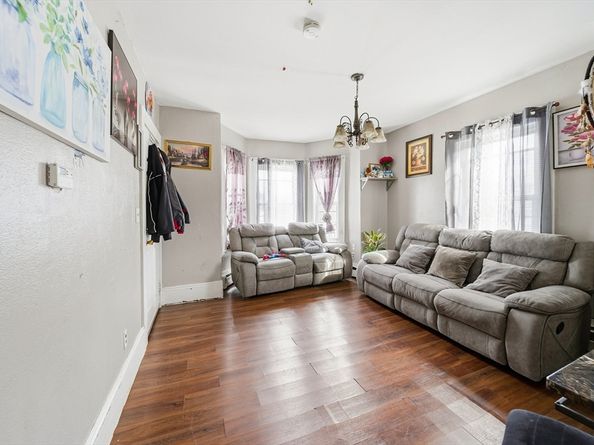 94 Sheridan St, Lynn MA 01902