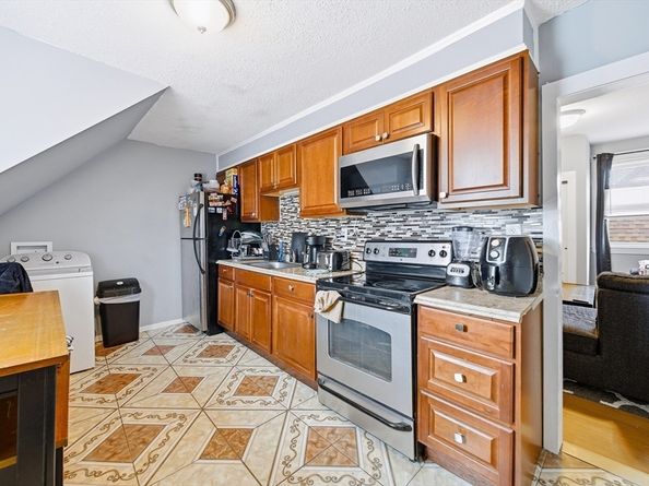 94 Sheridan St, Lynn MA 01902