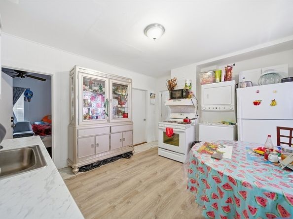 94 Sheridan St, Lynn MA 01902