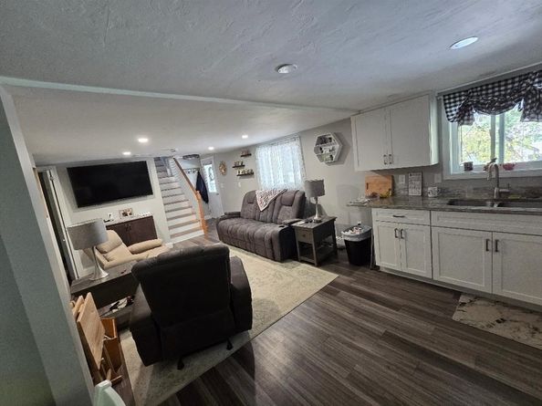 39 S Main St, Millbury MA 01527