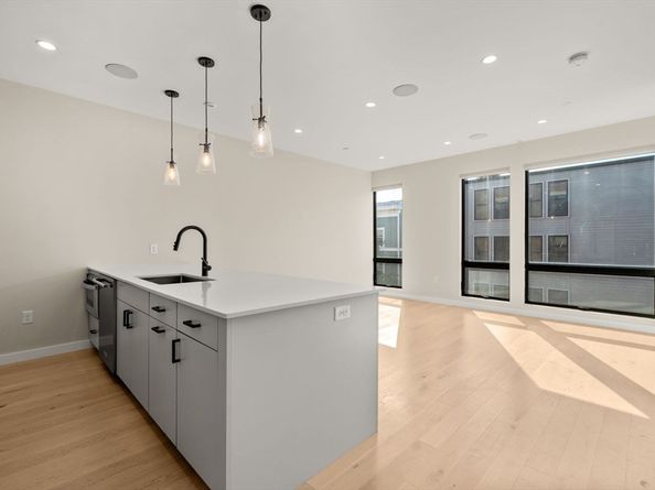 340 W 2nd Street 13, Boston MA 02127