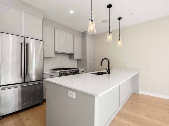 340 W 2nd Street 13, Boston MA 02127