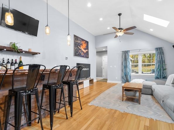 486 Washington St, Walpole MA 02032