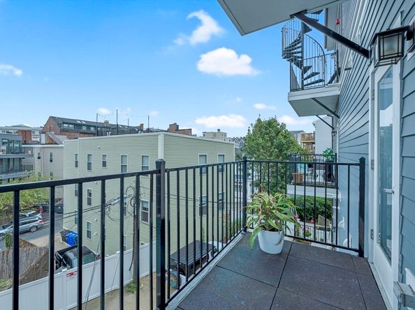 480 East 4th St 3, Boston MA 02127