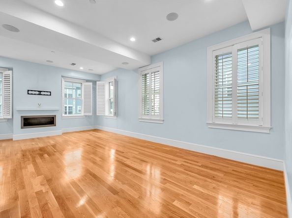 480 East 4th St 3, Boston MA 02127