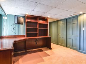 9 Buttercup Ln, Dover MA 02030