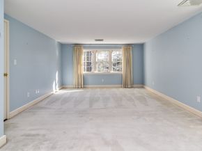 9 Buttercup Ln, Dover MA 02030