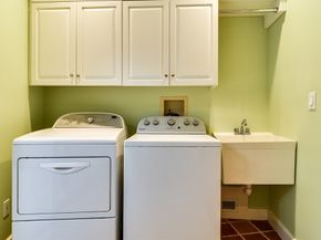 9 Buttercup Ln, Dover MA 02030