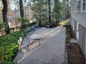 9 Buttercup Ln, Dover MA 02030