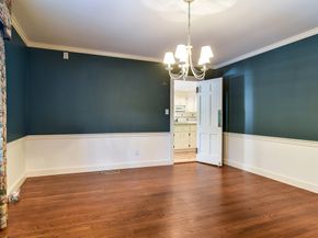 9 Buttercup Ln, Dover MA 02030