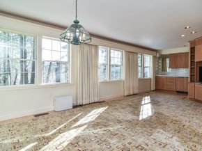 9 Buttercup Ln, Dover MA 02030