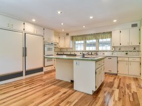 9 Buttercup Ln, Dover MA 02030