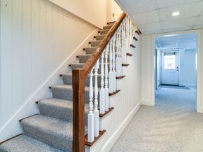 9 Buttercup Ln, Dover MA 02030