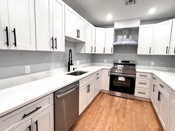 585 Washington St 202, Quincy MA 02169