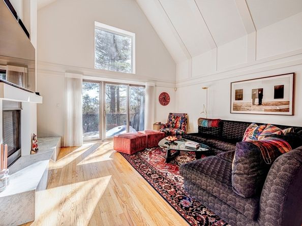 277 Nahanton St 277, Newton MA 02459