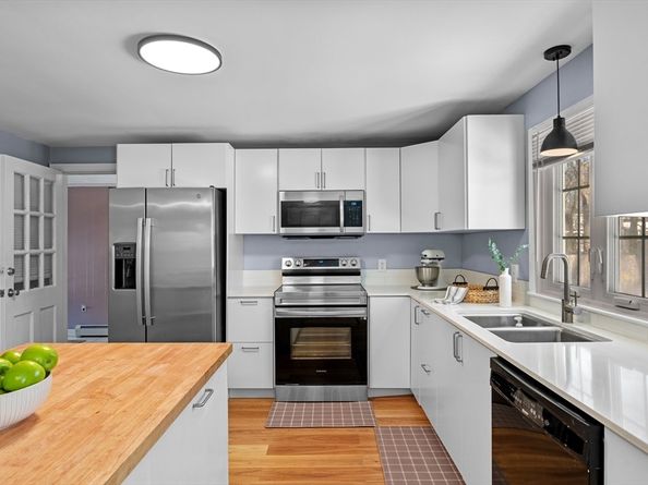 129 Moody St, North Andover MA 01845