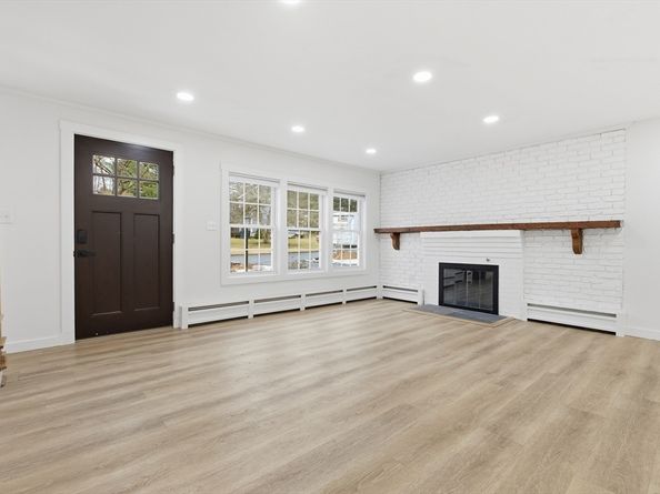 42 Oakdale Rd, Canton MA 02021